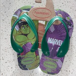 Havaianas Marvel Flip Flops - Green and Purple